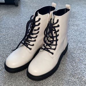 Women’s Combat Boots SIZE 8 1/2